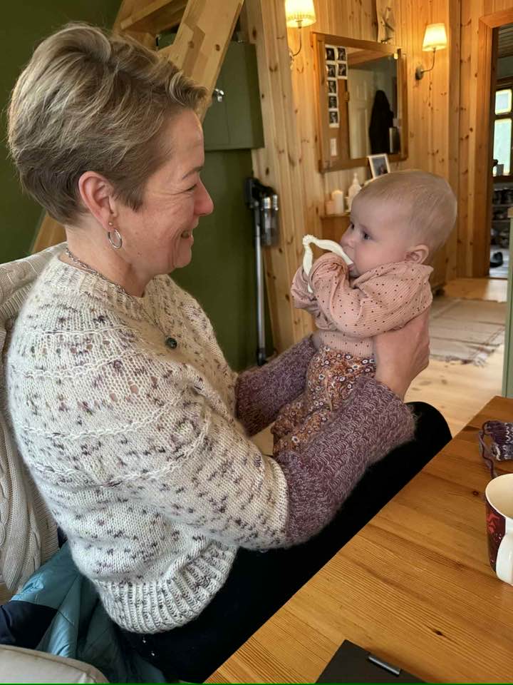 Sigga með Hildi Theódóru í fanginu.