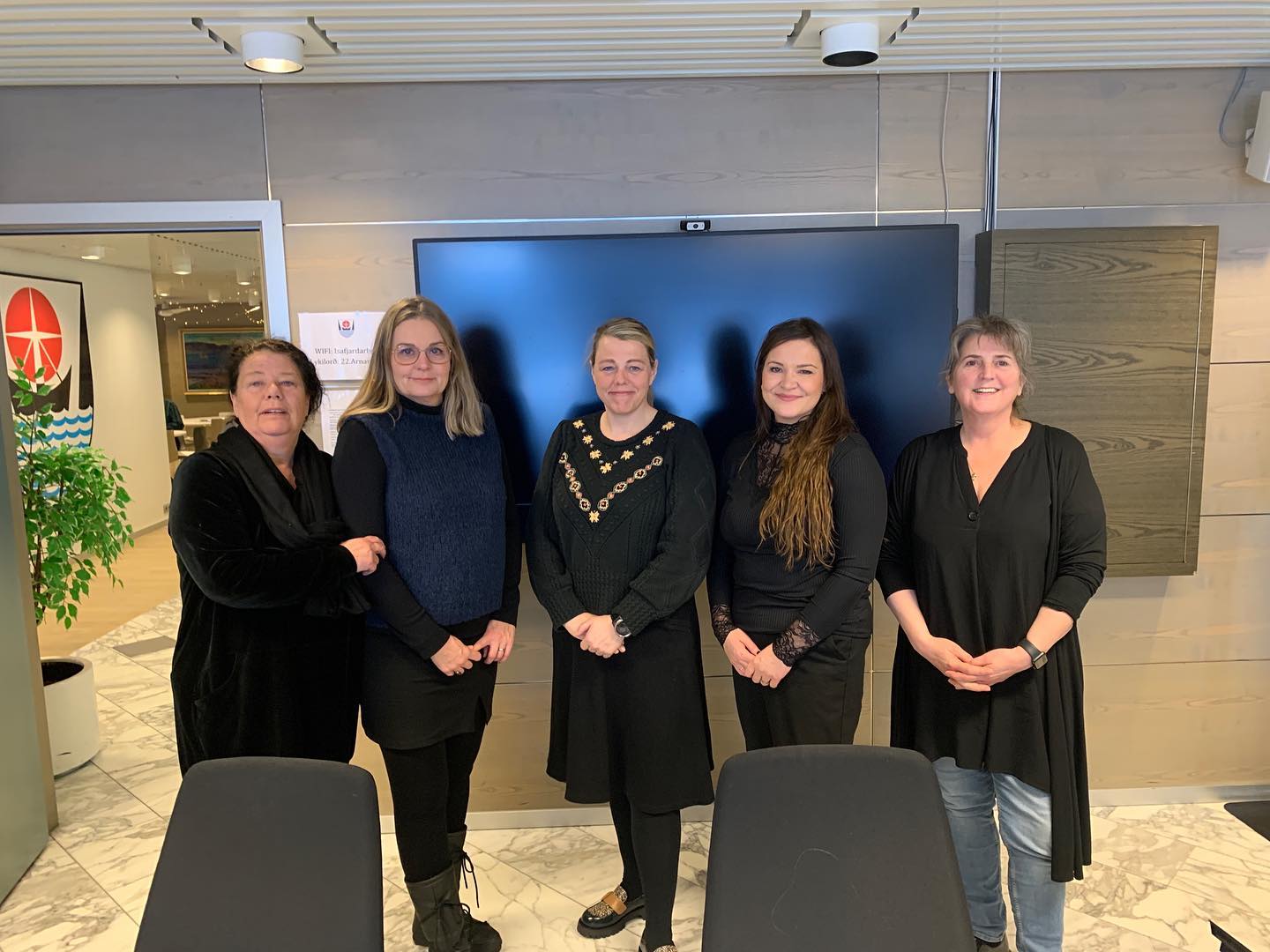 Forsvarsmenn SÁÁ með bæjarstjóra og sviðsstjóra velferðarsviðs.