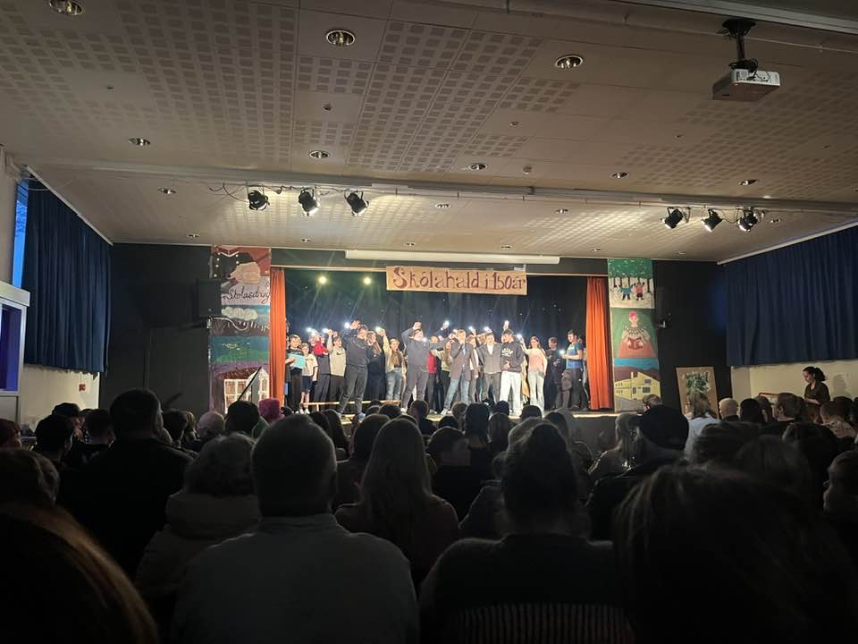 Frá árshátíð Grunnskólans á Ísafirði.