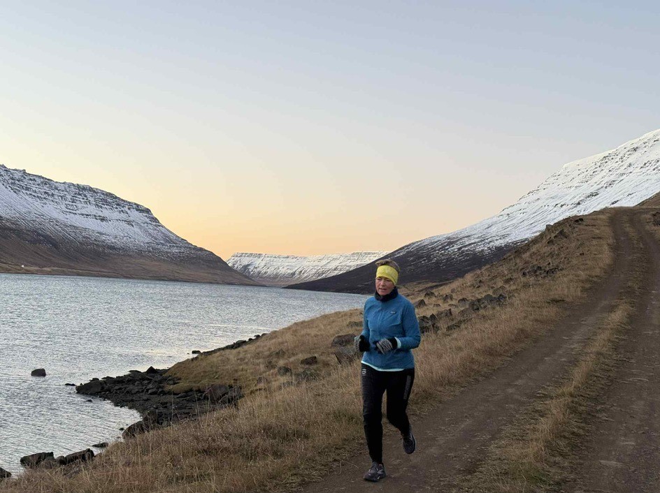 Sigríður að skokka í Súgandafirði