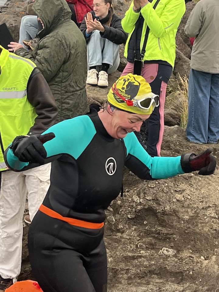 Jónína Eyja að koma í land eftir Sæunnarsund.