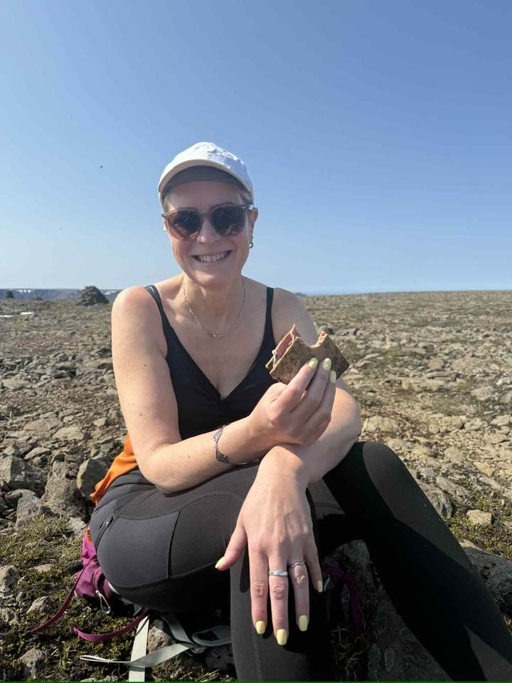 Nestispása í bongóblíðu uppá Klofningsheiði. Ég veit fátt betra en að borða nesti á fjöllum, þá er flatkaka með hangikéti í uppáhaldi.