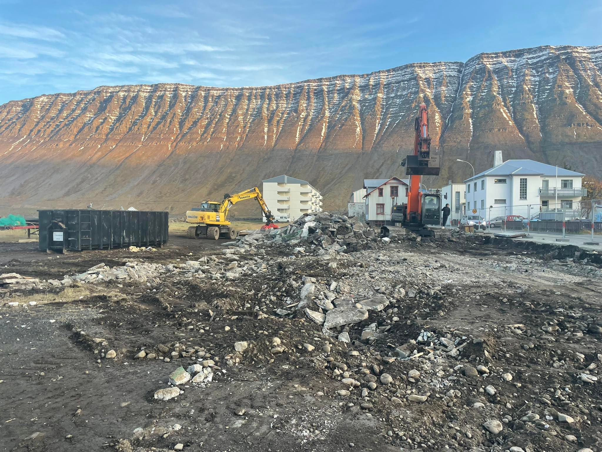 Niðurrif skúralengju í Fjarðarstræti