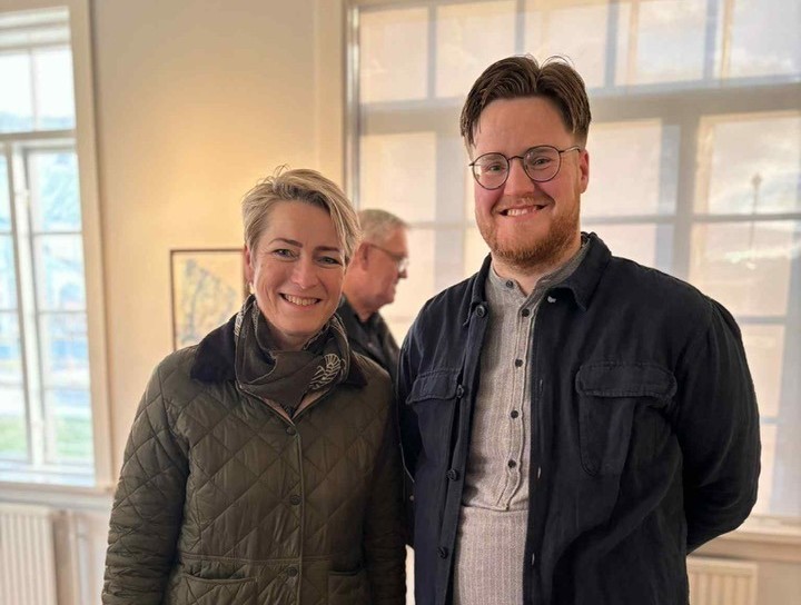 Sigga og Gunnar Jónsson við opnun sýningar hans í sal Listasafns Ísafjarðar.