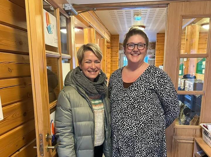 Sigga Júlla og Hildur, leikskólastjóri á Flateyri.