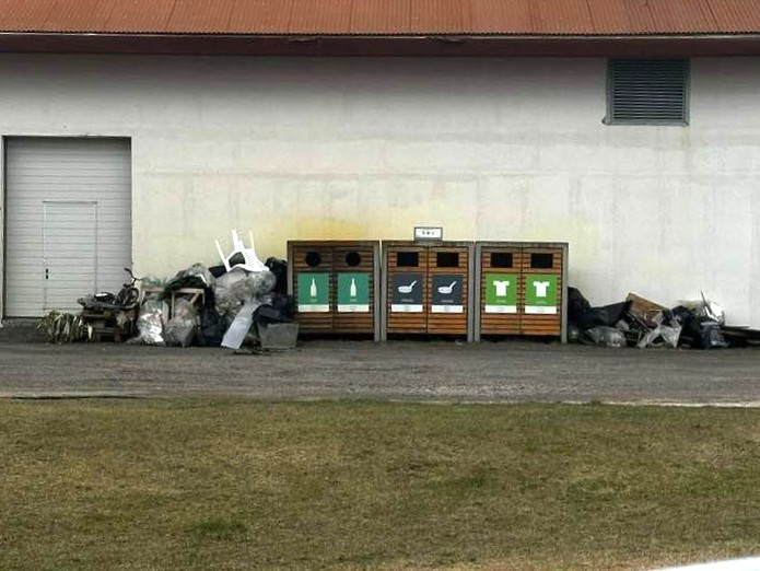 Afrakstur plokks fyrir aftan íþróttahúsið á Flateyri.