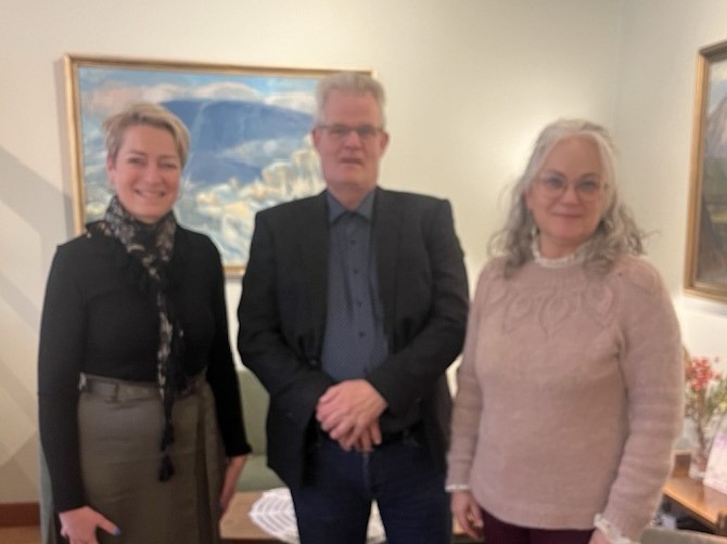 Sigga, Doddi og Bjarney Ingibjörg á skrifstofu kennara í TÍ.