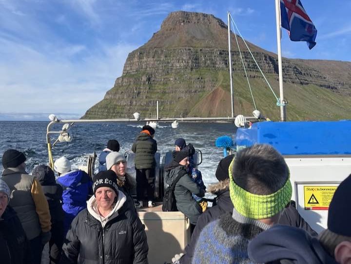 Gölturinn, fjall í norðanverðum Súgandafirði, séður frá sjó.