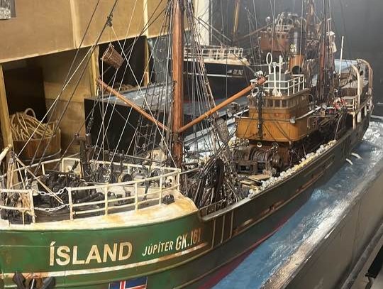 Skipslíkan í skipasmíðastöð Inga Bjössa í Hnífsdal.