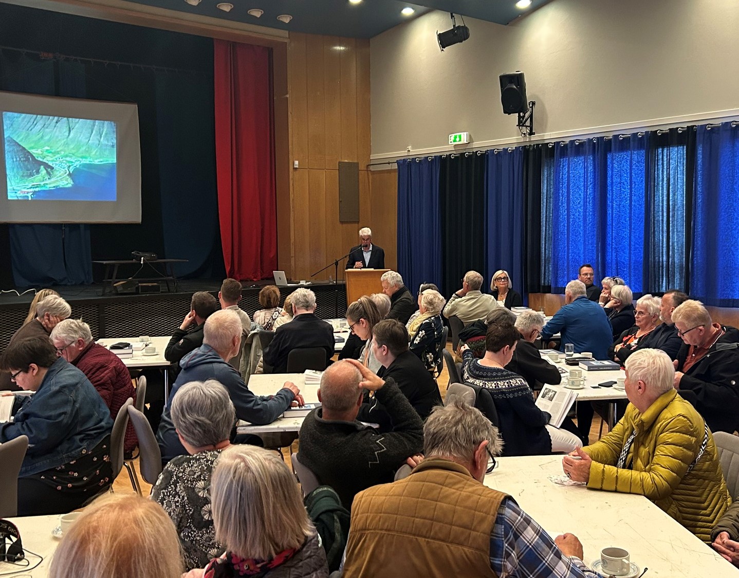 Frá útgáfuhófi Sögu Hnífsdals.