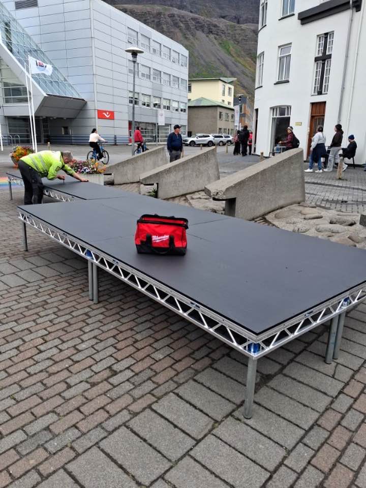 Nýtt svið Ísafjarðarbæjar á Silfurtorgi.