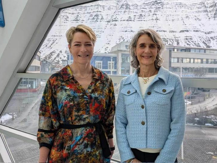 Sigríður Júlía og Margrét rektor Háskólans á Bifröst í Stjórnsýsluhúsinu.