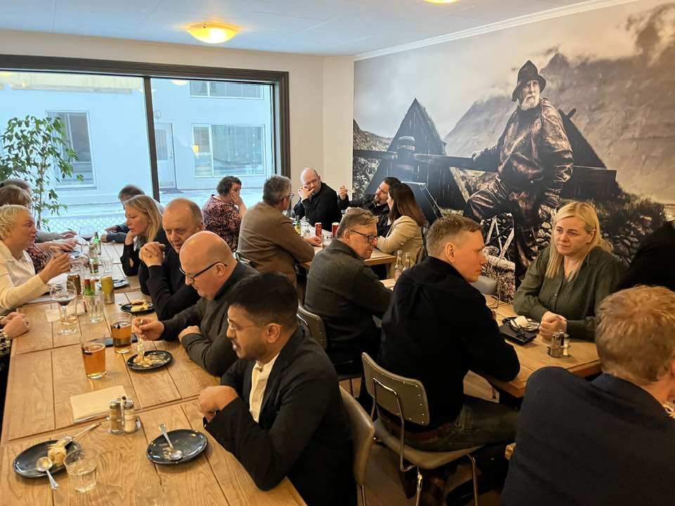 Kvenfélagið Ársól Suðureyri hittumst og borðuðum saman, buðum mökum með.