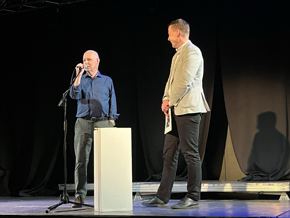 Rúnar Vilbergs og Gylfi Ólafs á sviði í Edinborgarsal.