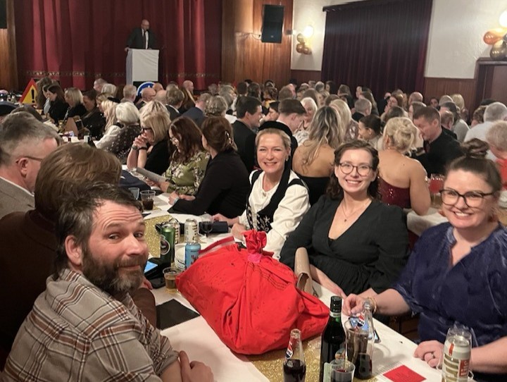 Borðhaldið að hefjast á Góufagnaði.