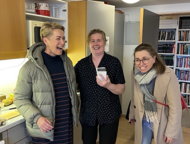 Á Þingeyri, hittum Öllu en hún sér um félagsstarf eldri borgara þar.