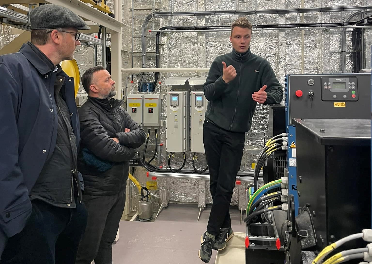 Gauti Geirsson, framkvæmdastjóri Háafells, sýnir fóðurpramma fyrirtækisins.