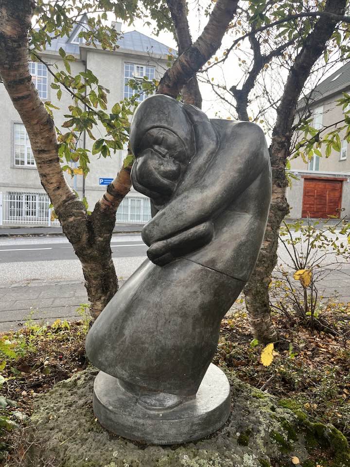 Styttan Fýkur yfir hæðir í Reykjavík.