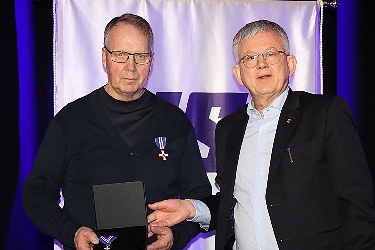 Jóhann Króknes Torfason með Hafsteini Pálssyni, 2. varaforseta ÍSÍ. Mynd: KSÍ.