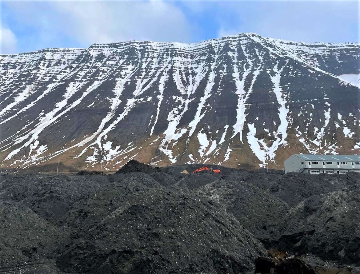 Fylliefni sem dælt hefur verið upp á Suðurtanga.