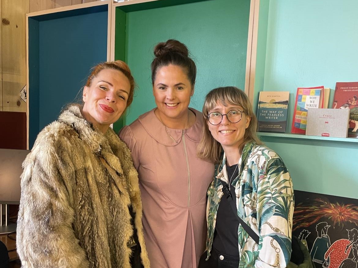 Annska Arndal, Ólöf Dómhildur Jóhannsdóttir og Björg Bábó á opnu húsi í Netagerðinni.