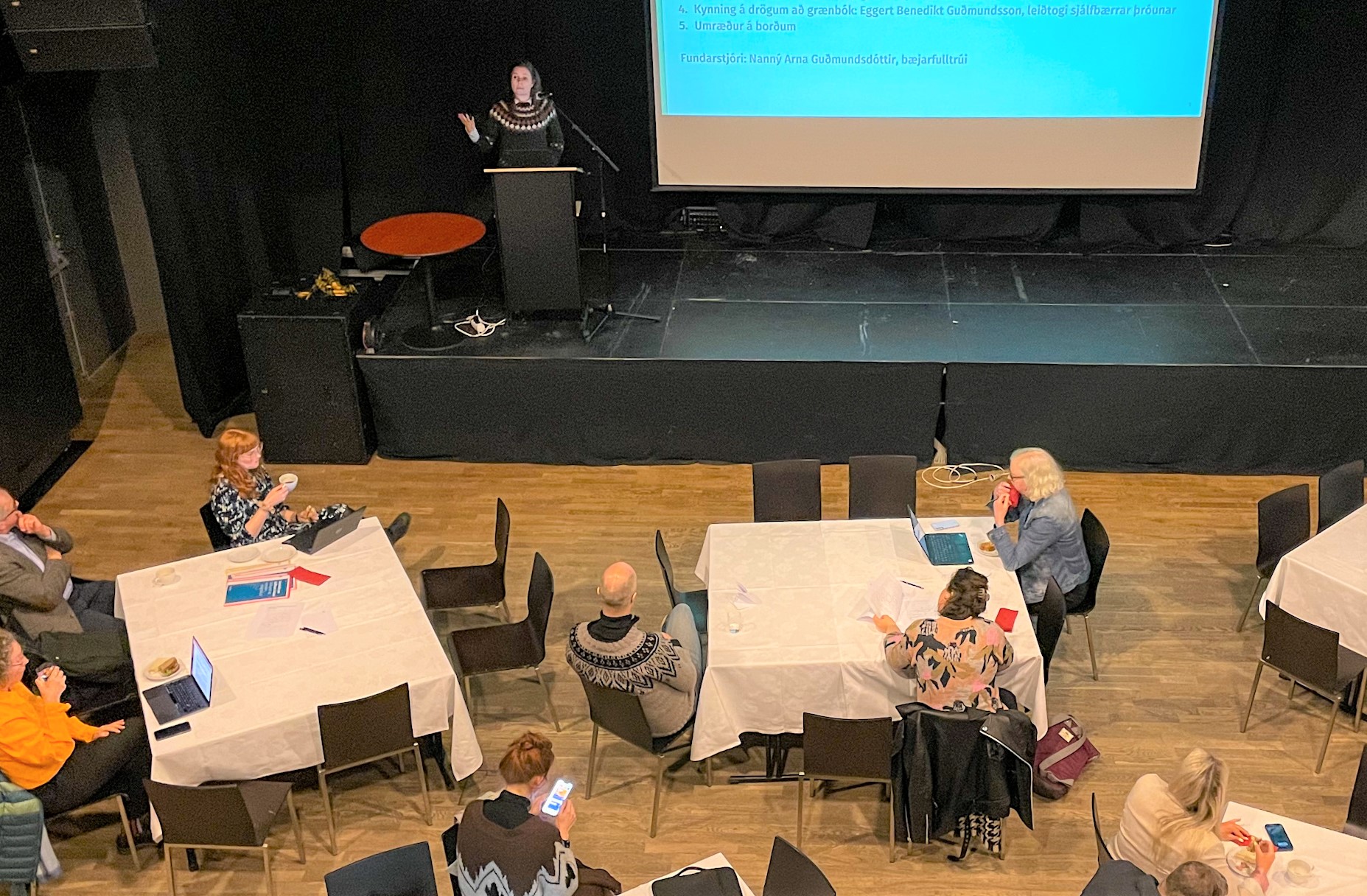 Katrín Jakobsdóttir í pontu á fundi um sjálfbært Ísland.