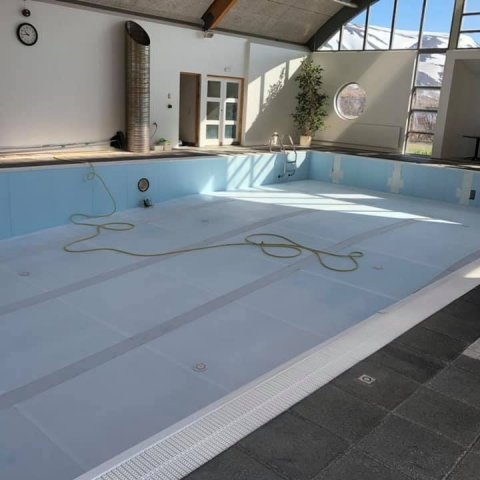 Sundlaugin á Þingeyri