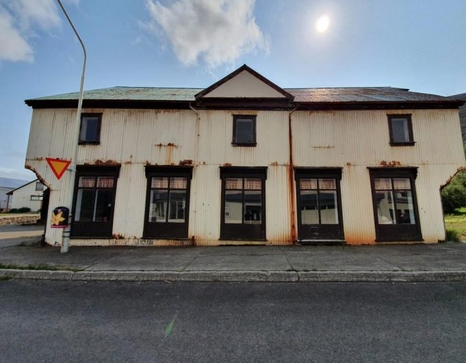 Gramsverslun á Þingeyri. Mynd úr skoðunarskýrslu Tækniþjónustu Vestfjarða.