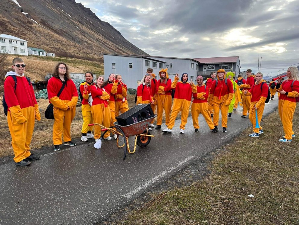 Dimissio útskriftarnema Menntaskólans á Ísafirði er einn af árlegum vorboðum á Ísafirði.