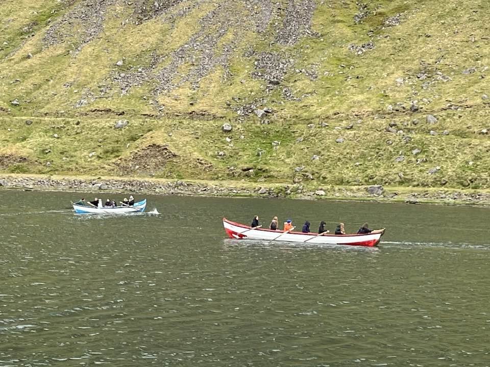 Kappróður á lóninu á Suðureyri.