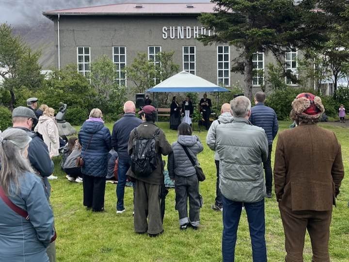 Pikknikktónleikar Hljómóra í Blómagarðinum á 17. júní.