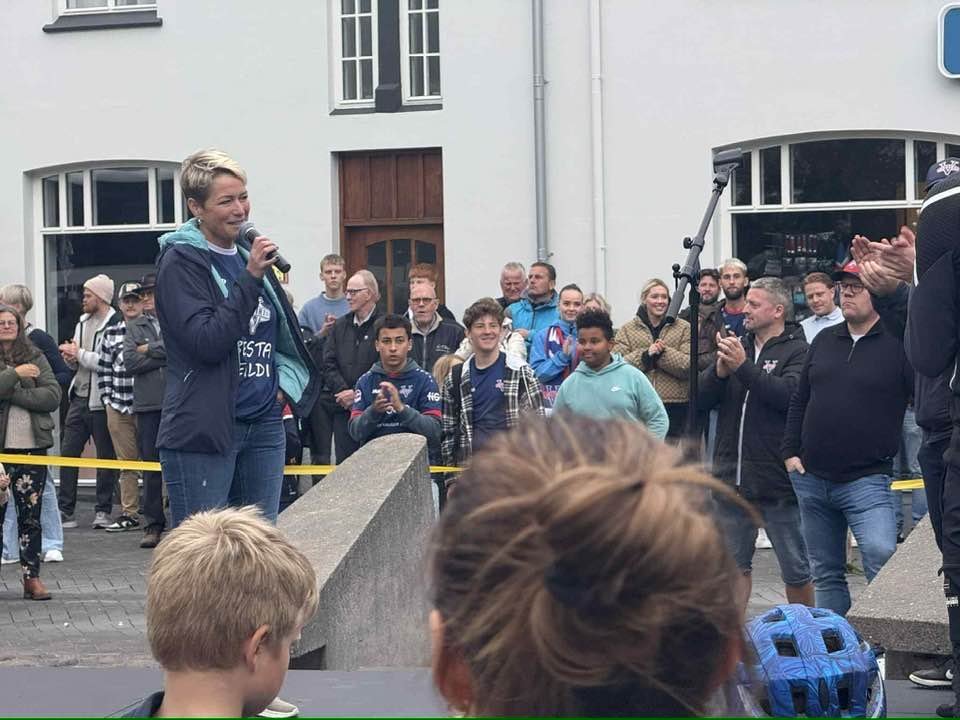 Ég talaði til liðsins og þakkaði þeim fyrir dugnað og seiglu og fyrir að koma með bikarinn heim.