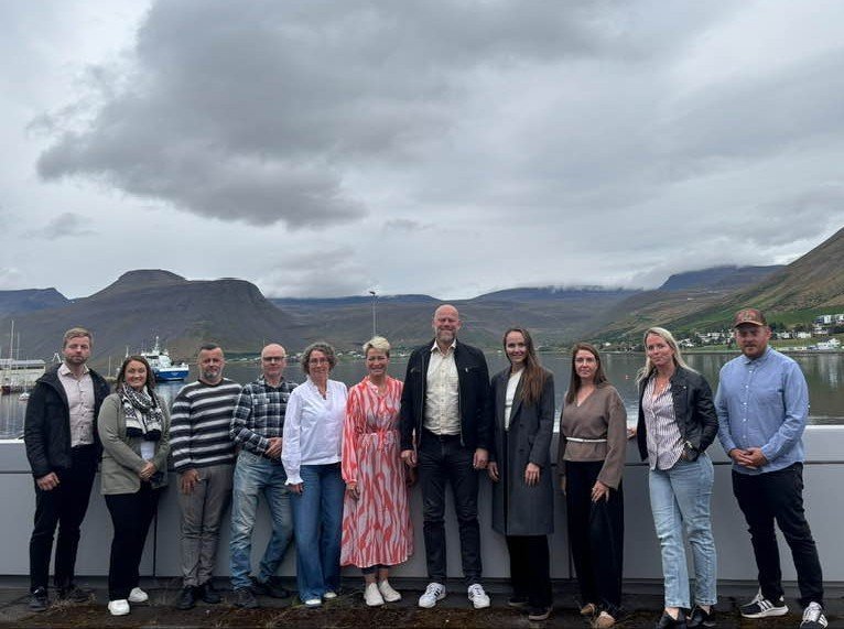 Bæjarfulltrúar og starfsfólk frá Sambandi íslenskra sveitarfélaga.