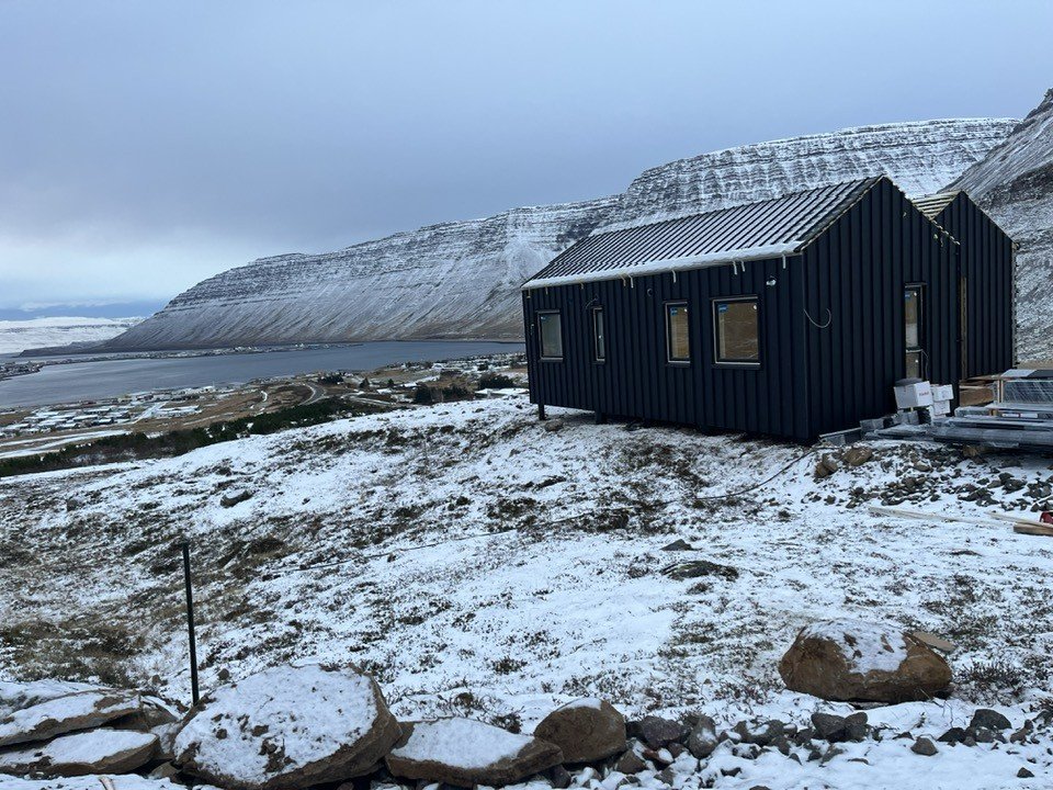 Frístundahús sem eru að rísa á Dagverðardal í Skutulsfirði.