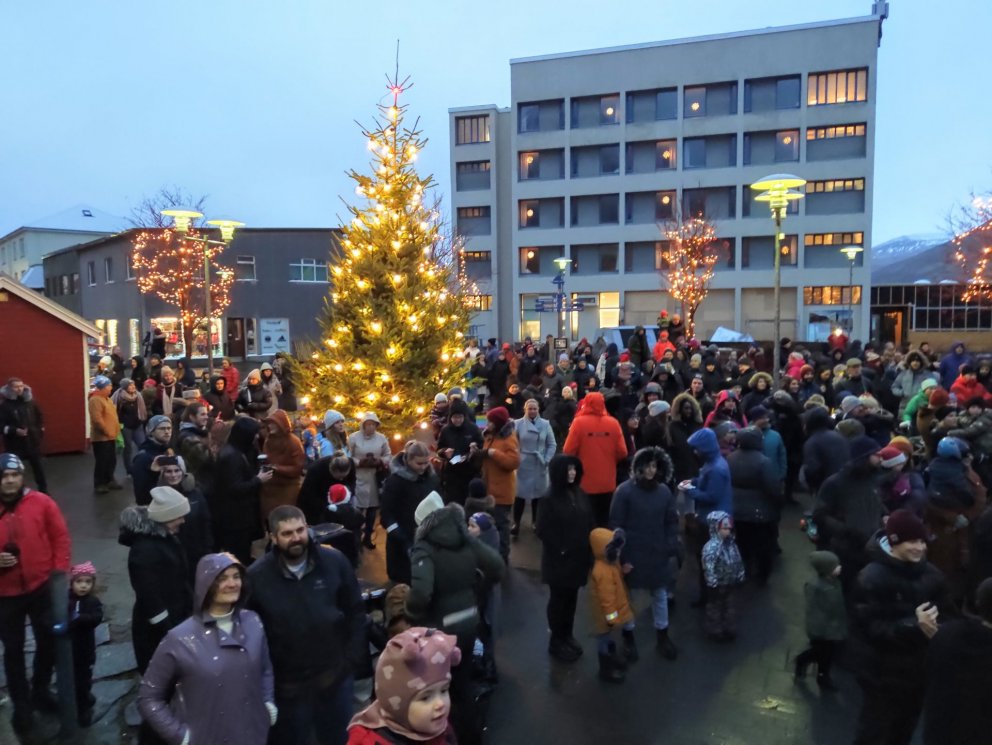 Jólaljósin voru tendruð á Silfurtorgi laugardaginn 26. nóvember.