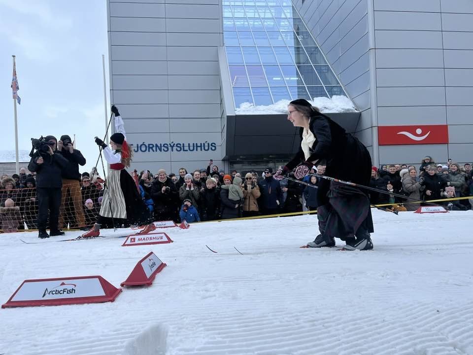 Setning skíðavikunnar á Silfurtorgi - Sprettganga í Hafnarstræti.