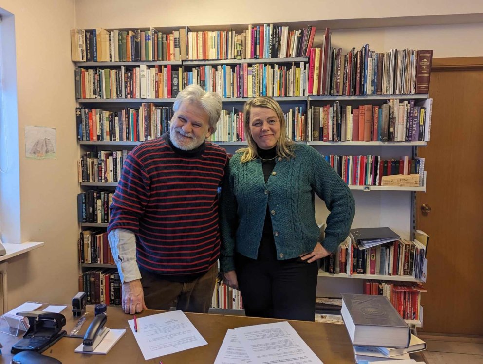 Elfar Logi og Arna Lára við undirritun samnings um styrk við Act Alone.