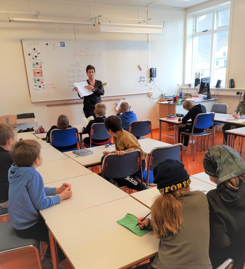 Kennsla er hafin í öllum sex skólastofunum á efri hæð álmunnar.
