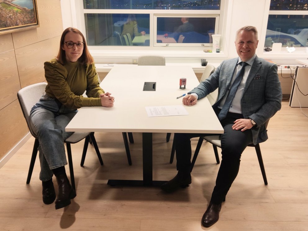 Ásgerður Þorleifsdóttir, formaður HSV, og Birgir Gunnarsson, bæjarstjóri.