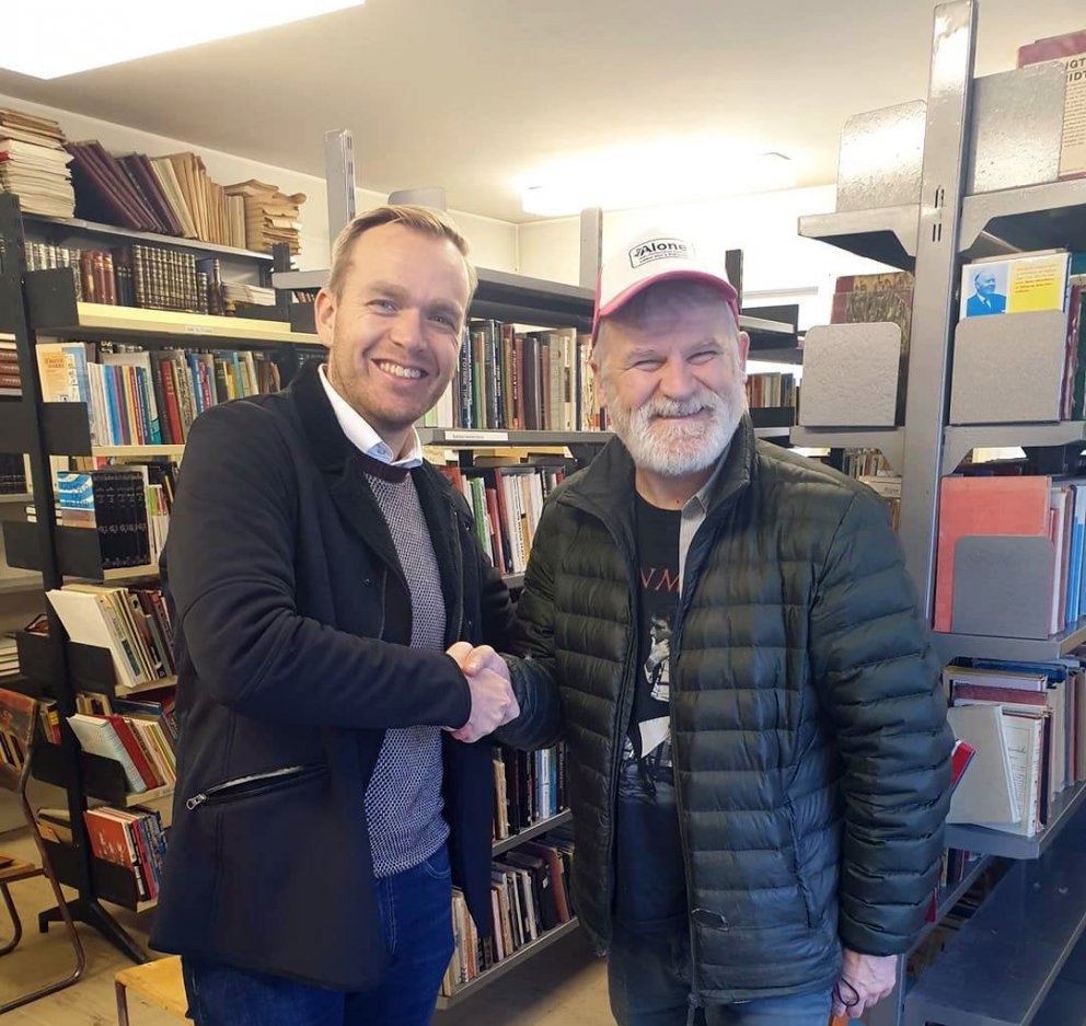 Guðmundur Gunnarsson, bæjarstjóri Ísafjarðarbæjar, og Elfar Logi Hannesson, leikhússtjóri Kómedíulei…