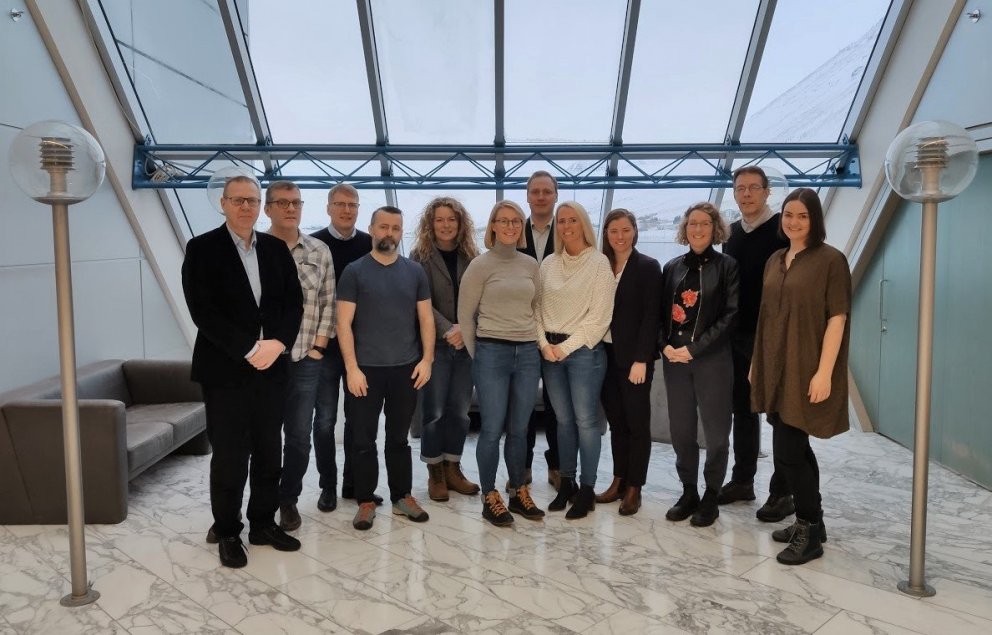 Starfshópurinn ásamt bæjarfulltrúum Ísafjarðarbæjar.