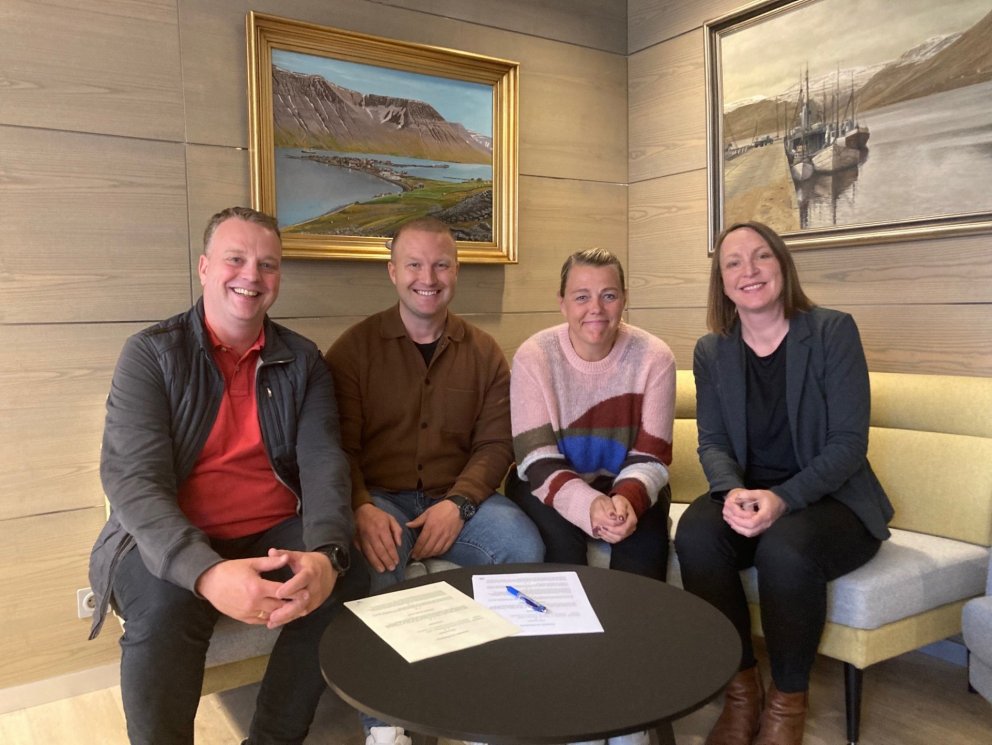 Jón Grétar Magnússon frá M11 arkítektum, Hjörtur Hinriksson frá Fjallabóli, Arna Lára Jónsdóttir bæj…