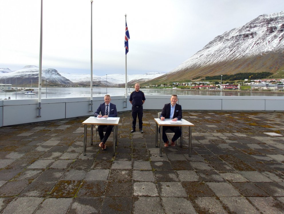 Birgir Gunnarsson, Sigurður A. Jónsson, slökkviliðsstjóri, og Gylfi Ólafsson.