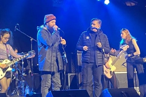 Örn Elías, Mugison, og Kristján Freyr, rokkstjóri, setja Aldrei fór ég suður.