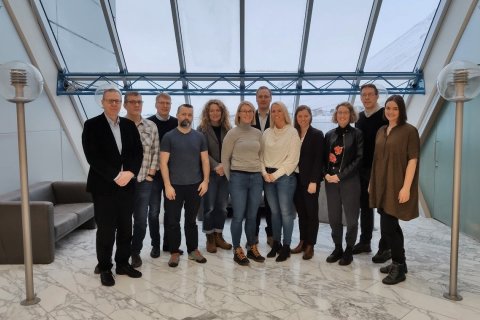 Starfshópurinn ásamt bæjarfulltrúum Ísafjarðarbæjar.