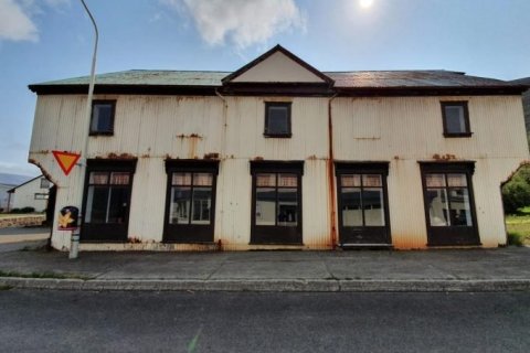 Gramsverslun á Þingeyri. Mynd úr skoðunarskýrslu Tækniþjónustu Vestfjarða.