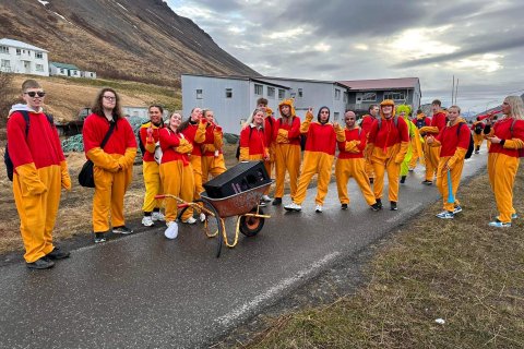 Dimissio útskriftarnema Menntaskólans á Ísafirði er einn af árlegum vorboðum á Ísafirði.
