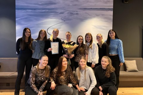 Meistaraflokkur kvenna í knattspyrnudeild Vestra hlaut hvatningarverðlaun skóla-, íþrótta- og tómstu&hellip;