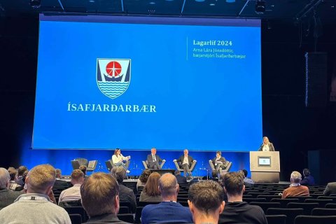 Arna Lára í pontu á ráðstefnunni Lagarlíf.