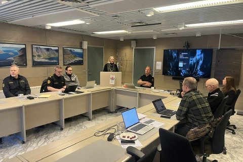 Frá fundi Almannavarnadeildar ríkislögrelgustjóra (AVD) í sal bæjarstjórnar Ísafjarðarbæjar.